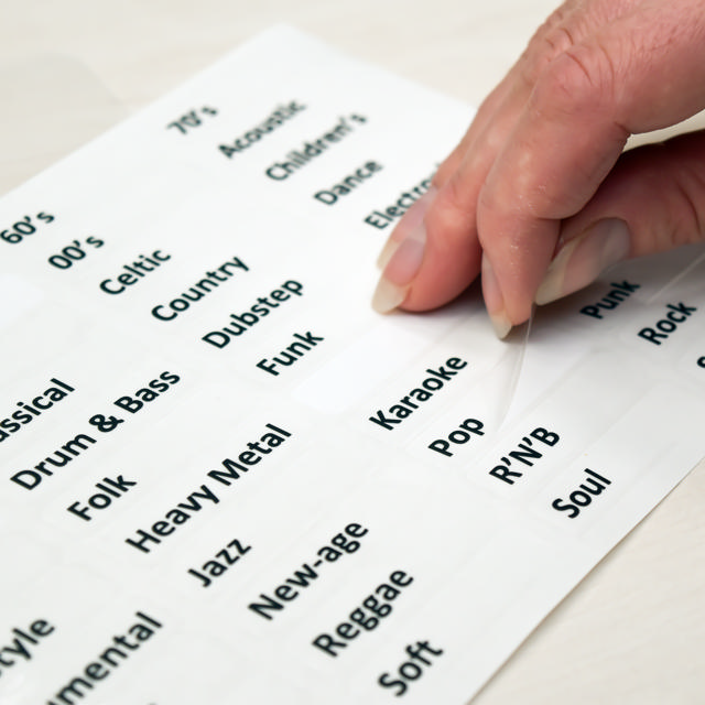 CD verdelers incl. etiketten met voorbedrukte genres