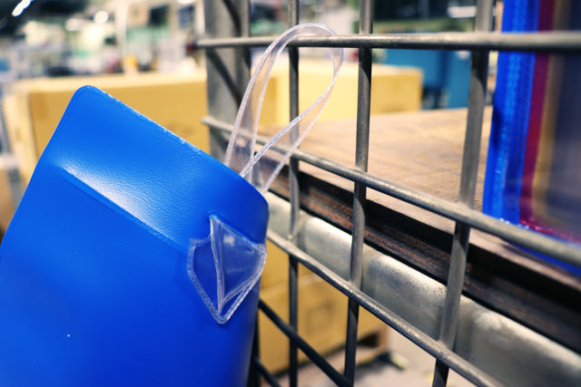 Ripustettava logistinen ID-tasku hihnoilla, A4, maisema-alueella