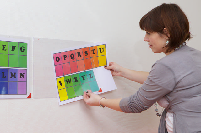 Kang Easy Clic itseliimautuva opastetasku, siirrettävä, A3, punainen kulma