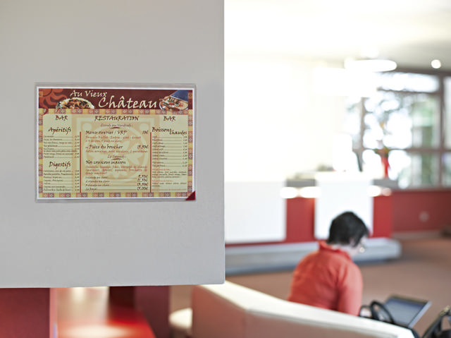 Kang Easy Clic itseliimautuva opastetasku, siirrettävä, A3, punainen kulma