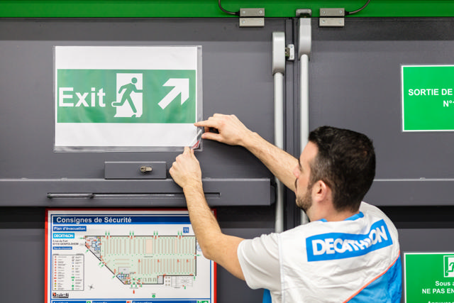 Kang Easy Clic itseliimautuva opastetasku, siirrettävä, A3, punainen kulma