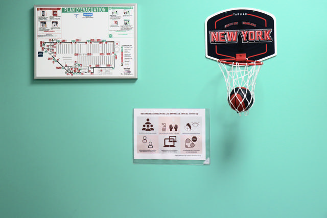 Kang Easy Clic Antimikrobiell självhäftande skyltficka, reponerbar, A4