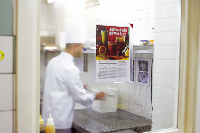 Kang Easy Clic itseliimautuva kyltin tasku, uudelleensijoitettava, A4, punainen kulma