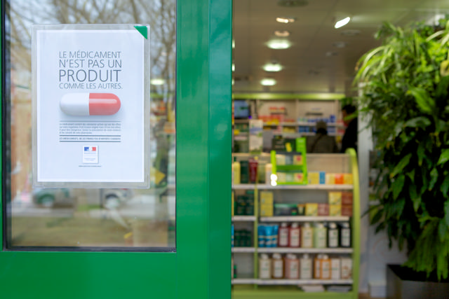 Kang Easy Clic itseliimautuva kyltin tasku, siirrettävä, A4, eriväriset kulmat