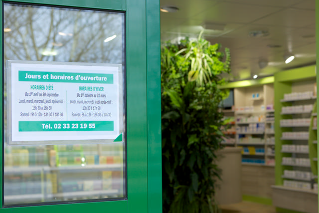 Kang Easy Clic itseliimautuva kyltin tasku, siirrettävä, A4, eriväriset kulmat