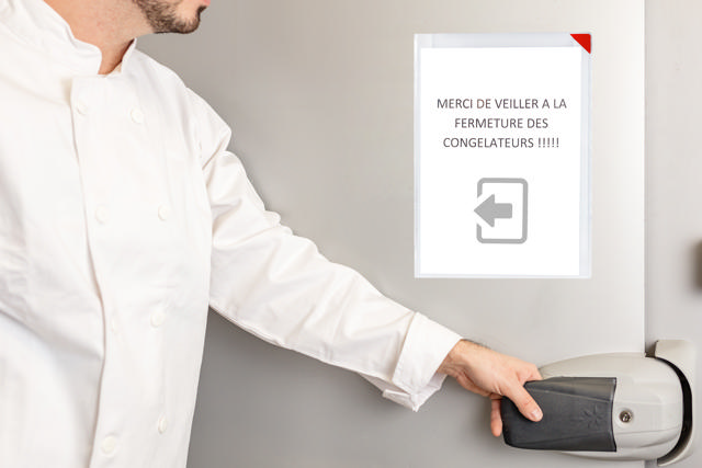 Funda Kang Easy Clic SubZero, adhesivo permanente, A4, esquina roja