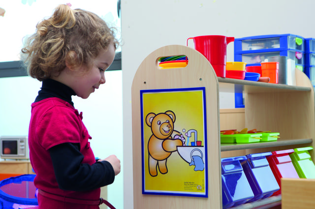 Itsekiinnittyvä jäykkä näyttökehys, pysyvä, A4