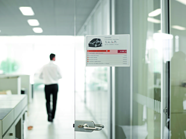 Itseliimautuva jäykkä näyttökehys, pysyvä, A4