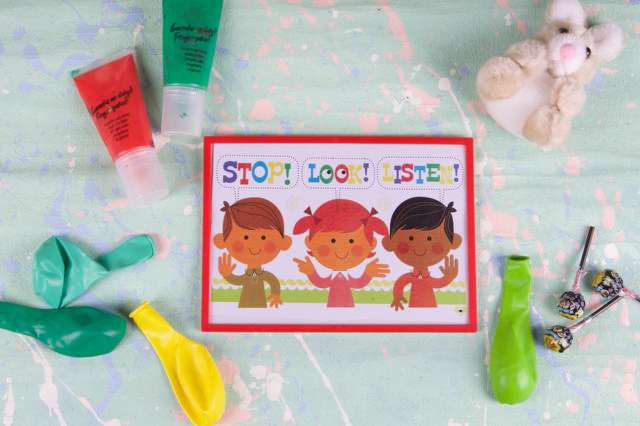 Itsekiinnittyvä jäykkä näyttökehys, pysyvä, A4