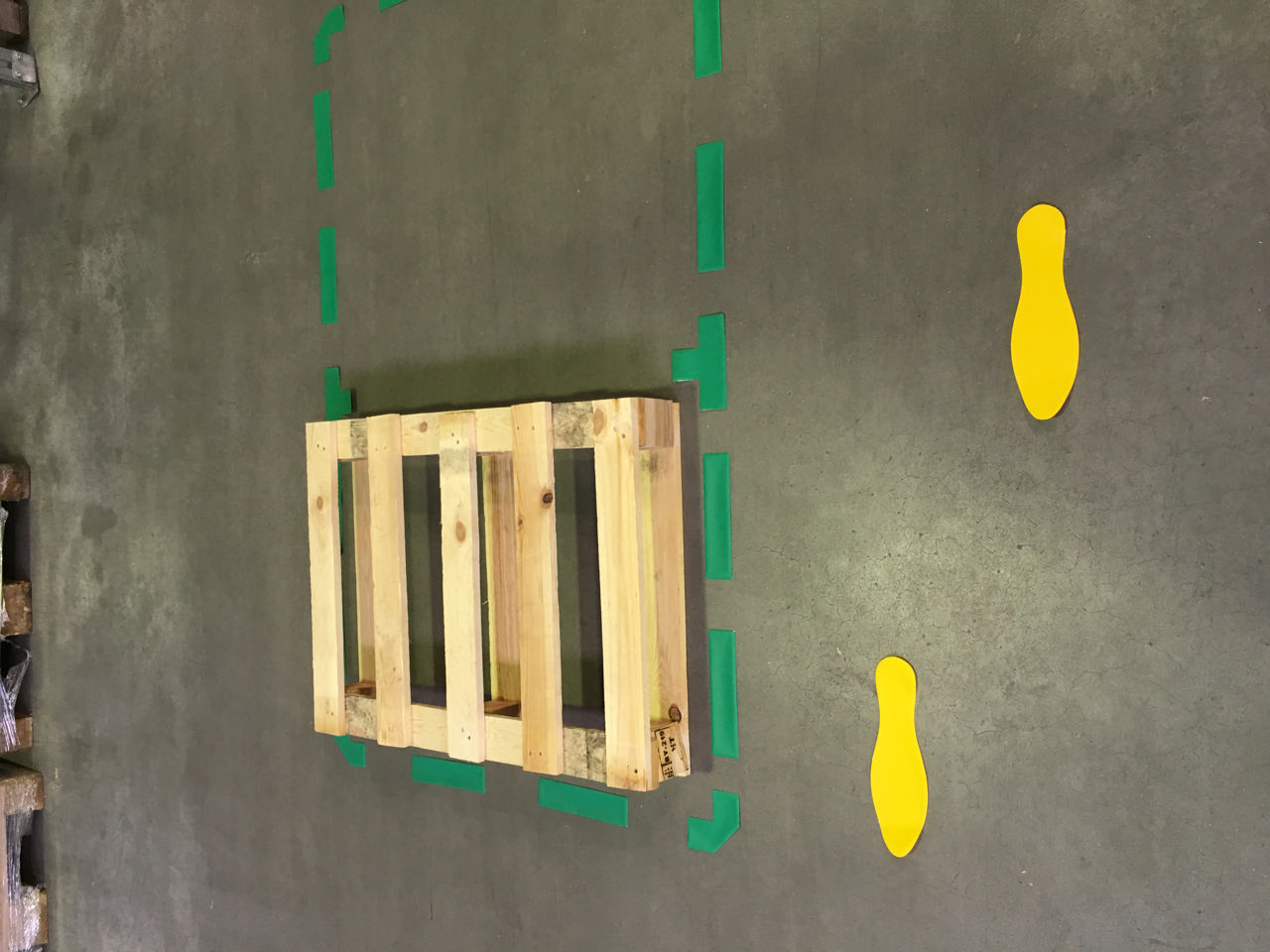 Självhäftande golvmarkeringssymbol, rand