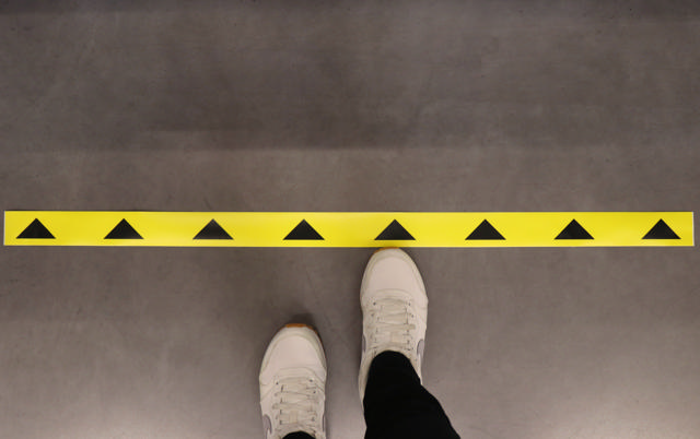 Zelfklevende vloermarkeringslijn, met pijlen, 50 x 1000 mm,