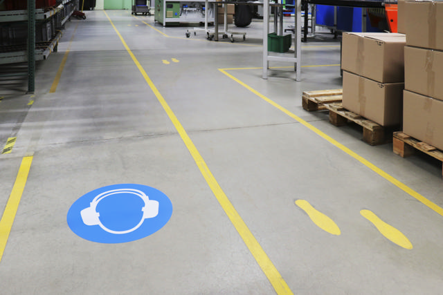 Itsekiinnittyvä turvamerkki, Käytä kuulonsuojaimia