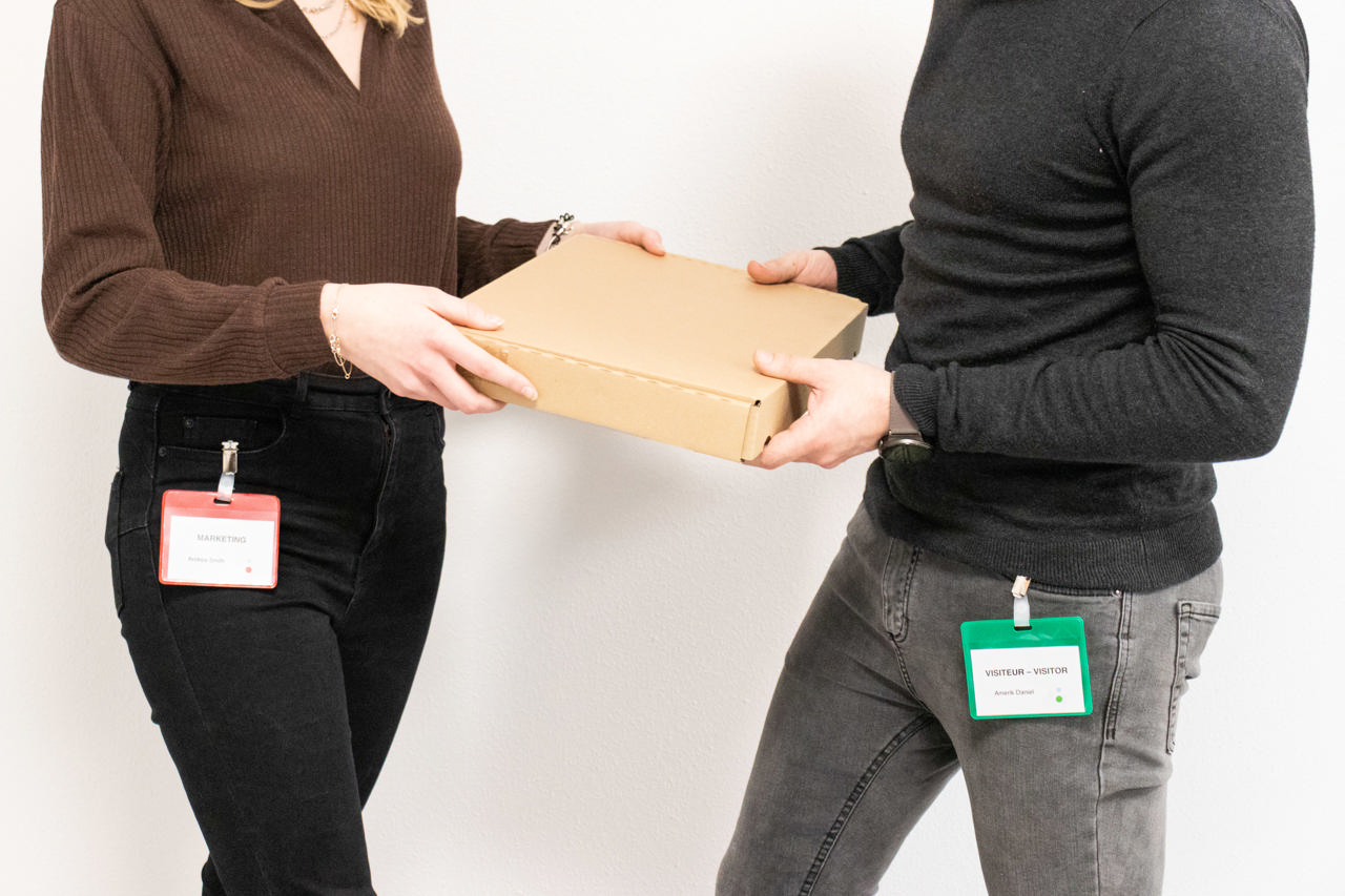 Vierailijakorttisarja, PVC, klipseillä ja korteilla, vaakasuora