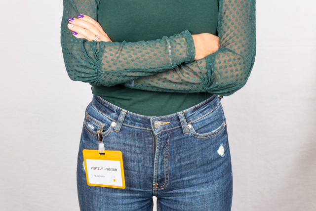 KIT IDENTIFICADORES DE VISITA PVC - AMARILLO