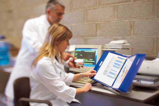 Système de présentation pupitre métal Tarifold, A4, 30 poches