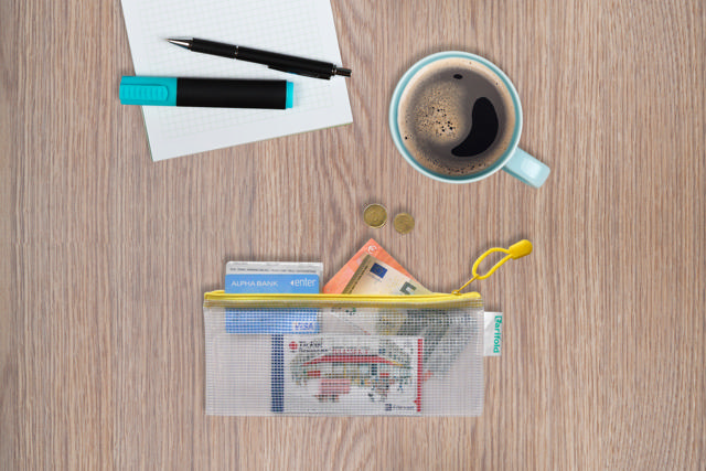 Förvaringspåse med dragkedja, checkhäfte storlek