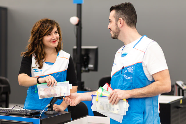 Förvaringspåse med dragkedja, checkhäfte storlek