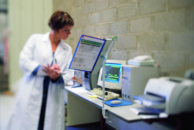 Columna de mesas de trabajo para expositores