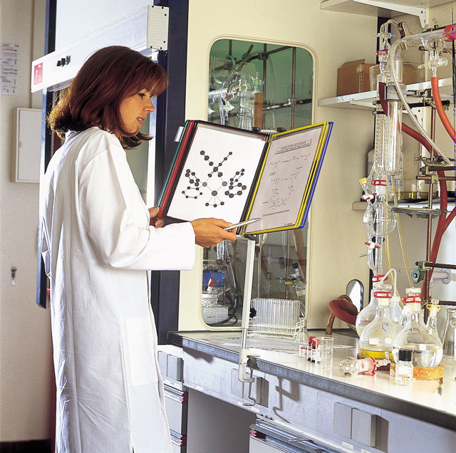 Columna de mesas de trabajo para expositores