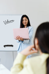 Selbstklebende Acrylstifteablage