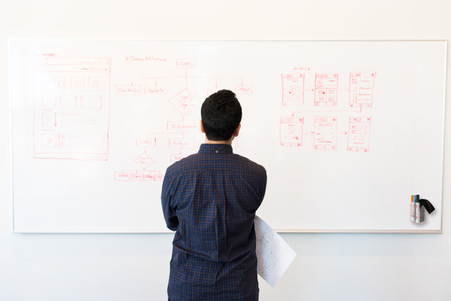 Selbstklebender Acrylstifteköcher