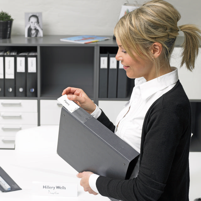 Selvklæbende etiketholder, permanent, 55 x 102 mm, med indsatser 