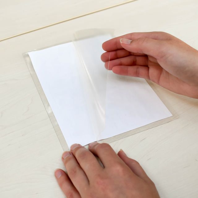 Itsekiinnittyvä kortti, A5